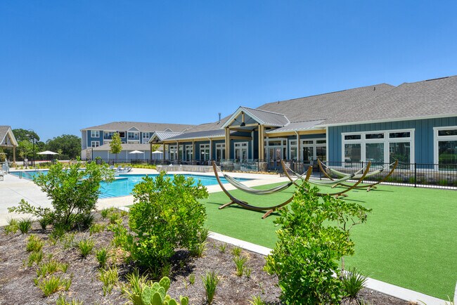 Estraya Boerne