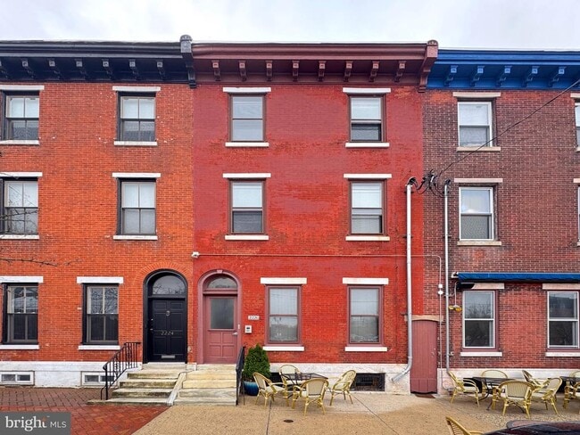 Photo - 2226 Fairmount Ave Apartment Unit 2