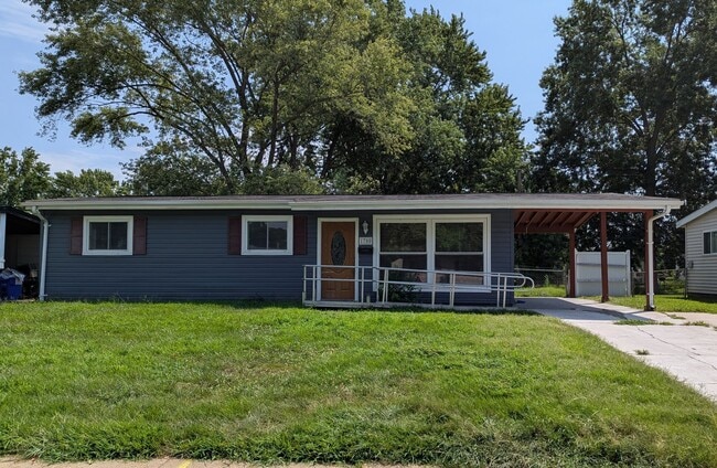Building Photo - Sunlit Spaces in Florissant - Section 8 Fr... Rental