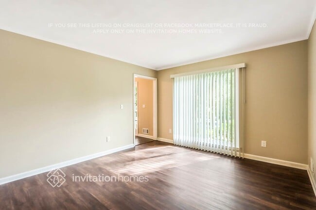 Photo - 677 Royal Abbey Dr