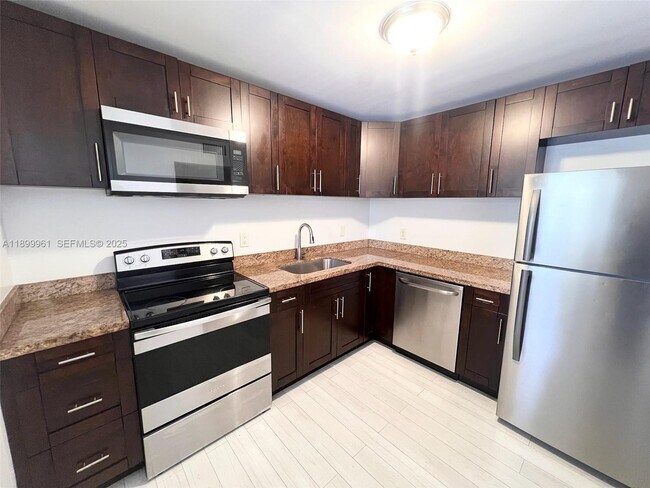 Building Photo - 5510 N Lakewood Cir Unit 522