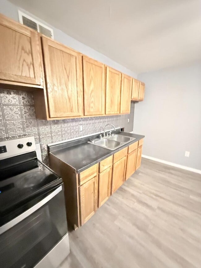 Photo - 1328 Longfellow Dr