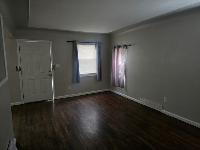 83 S Edith St