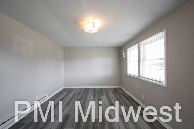 Photo - "Charming 2-Bedroom Retreat in Westfield – Cozy 725 Sq Ft Home Awaiting You!" Unidad 3