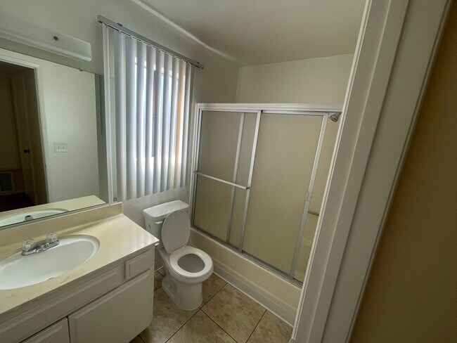 Photo - 15037 Victory Blvd Unit 105