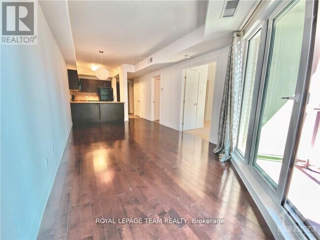 Photo - 234 Rideau St Unit 1011