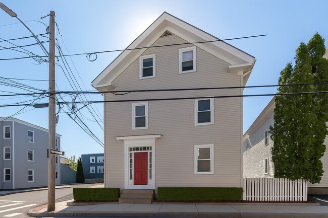 Building Photo - 25 Essex St Unit 25 Essex St  #1