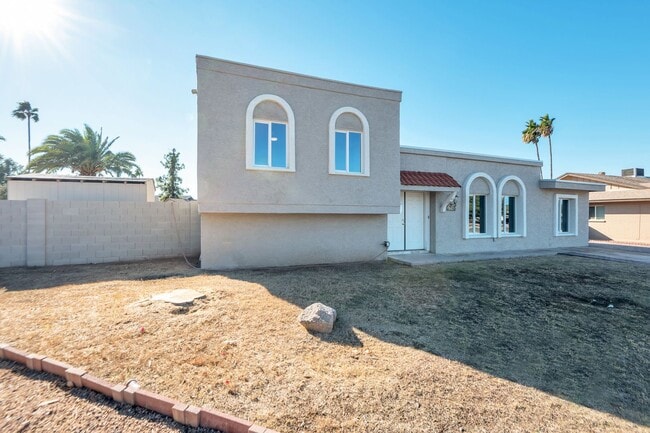 Photo - Large 6 Bed/3 Bath house close to ASU with awesome backyard