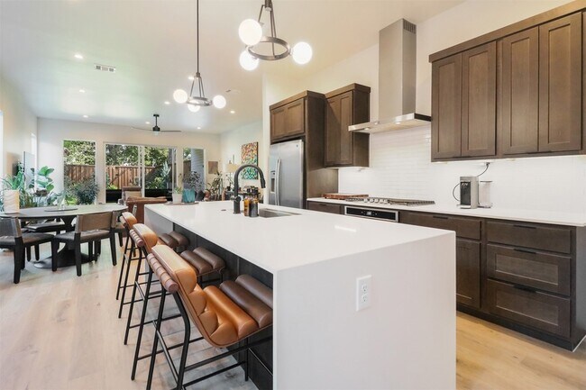 Photo - 4930 Santa Fe Ave