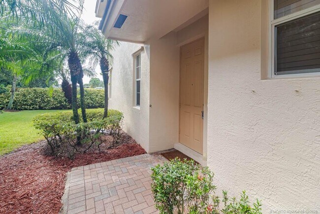 Photo - 356 SE Bloxham Way