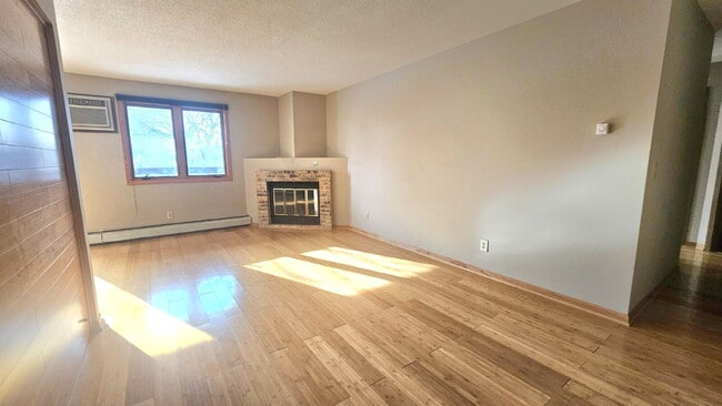 Photo - "Charming 2-Bedroom 1 bath Condo with 1000 Sq Ft of Comfort in Plymouth, MN!"