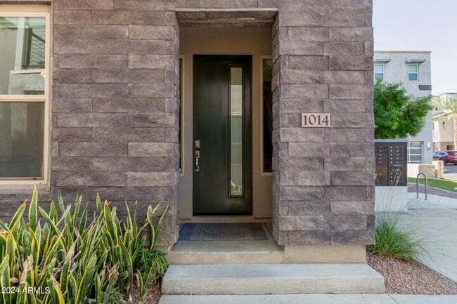 Photo - Amazing 2BR + Office Townhome in Old Town Scottsdale Unit 1014