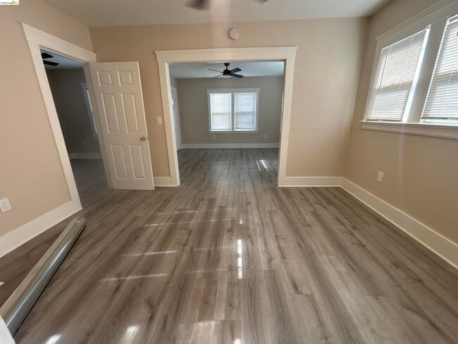 Photo - 706 E 12th St