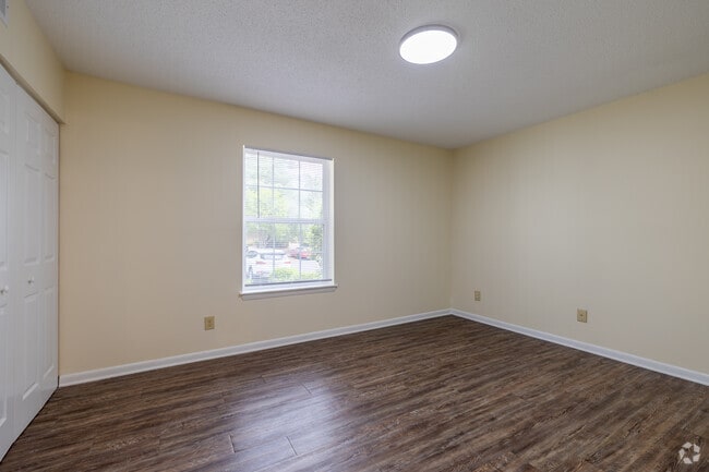 2BR, 1BA - 810SF - Primary Bedroom