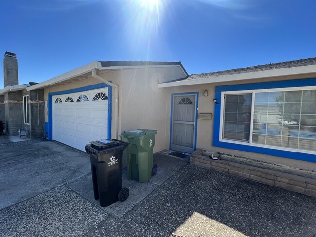 Photo - 33139 Lake Mead Dr