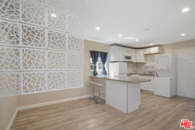 Photo - 22012 Covello St