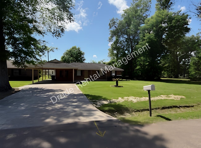 Building Photo - Vintage single story brick home