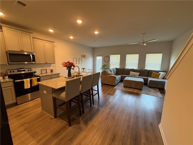 Photo - 209 Buckingham Ln