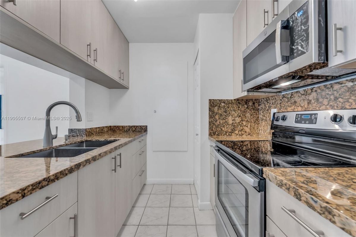 Photo - 9730 Hammocks Blvd