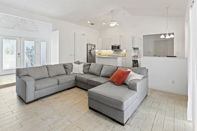 Photo - 116 San Remo Dr House