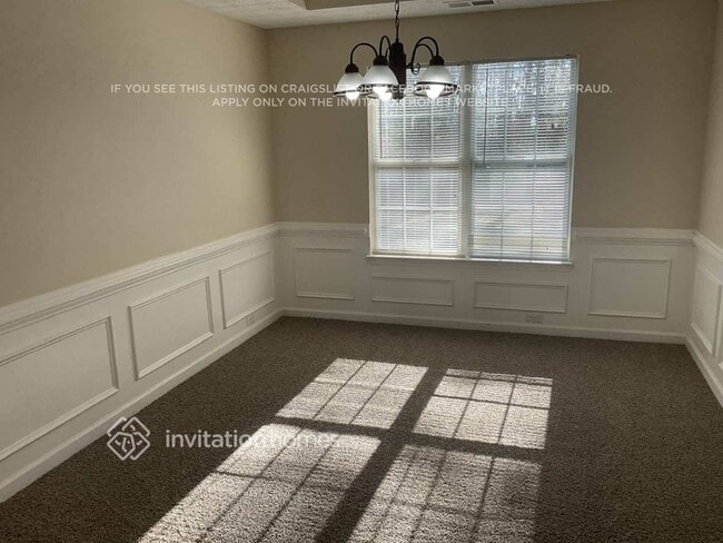 Photo - 2070 Dartmoth Way