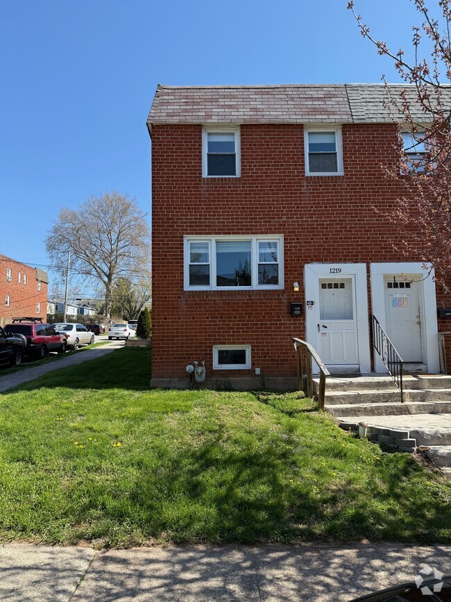 Building Photo - 1219 Tyler St Rental