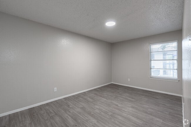2BR, 2BA - 728SF - Bedroom