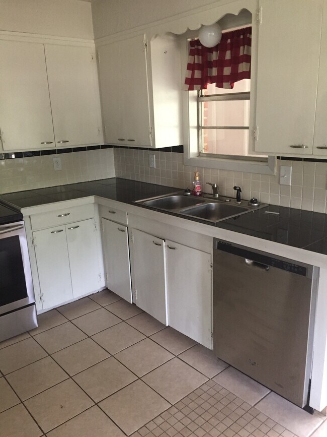 Photo - 1100 Glenwood Dr