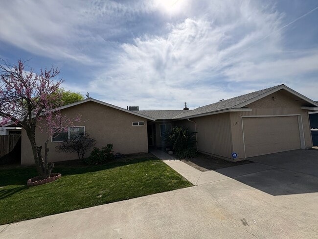 Photo - Spacious SE Tulare Home Near Shopping Centers Rent Ready!