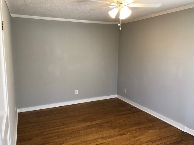 Bedroom - 1 - 2000 Young Ave Unit 2000 R