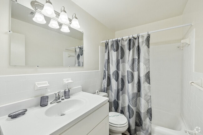 Holly Oak - 2 habitaciones, 1 baño - 925 pies cuadrados - Baño