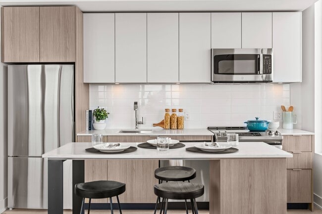 Photo - 500 Upper Wellington