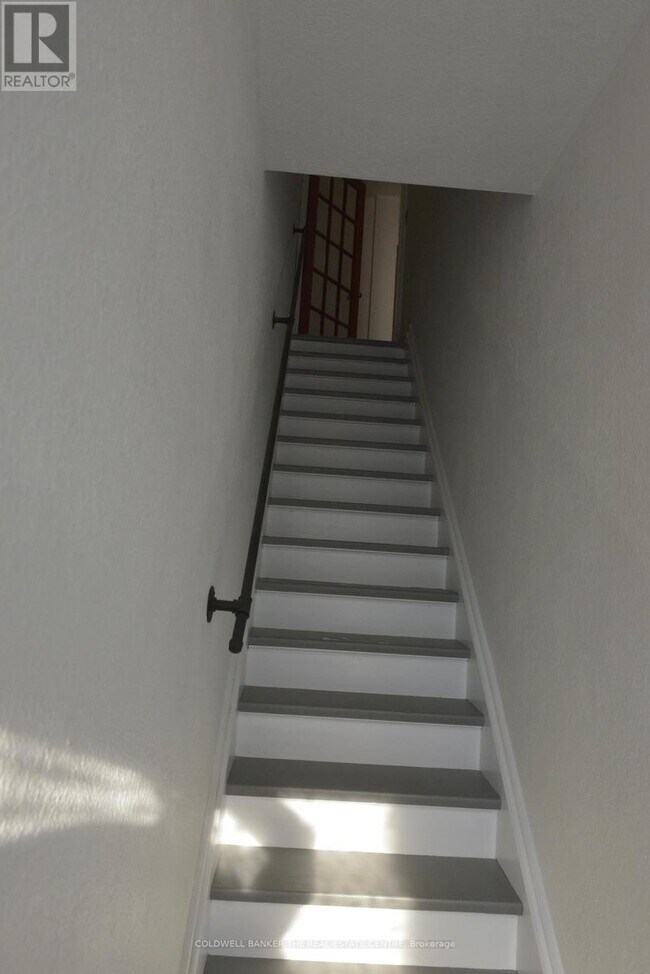 Photo - 686 The Queensway