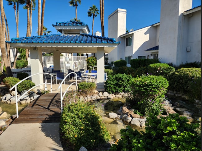 Building Photo - Furnished - 2 bed / 1.5 Bath Available for...