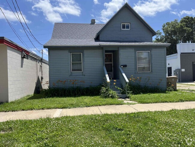 Building Photo - 1525 Gilson St Rental