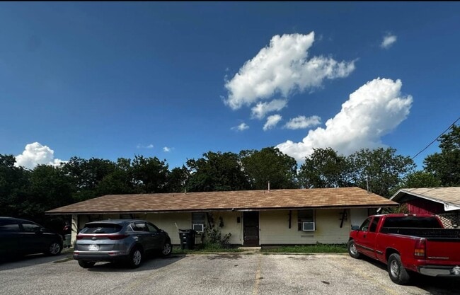 Building Photo - 611 McArthur Dr Unit B Rental