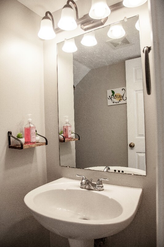 Photo - 6009 Monroe Crossing