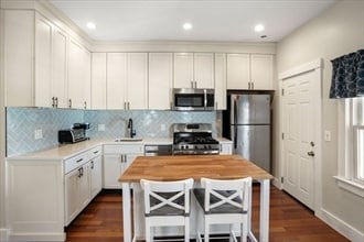 Building Photo - 596 E 2nd St Unit 3