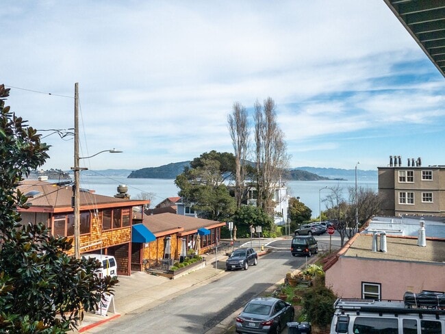 Photo - 1BR/1BA Charmer! BAY VIEWS and Parking! Laundry On-Site! Balcony! PROGRESSIVE Unit 321 Valley Street