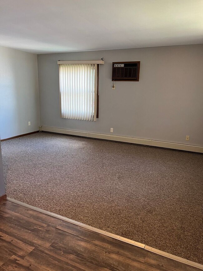 Photo - 38 Oxby Ln Unit #4