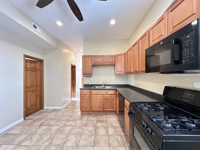 Photo - 2028 N Hamlin Ave Unit 3