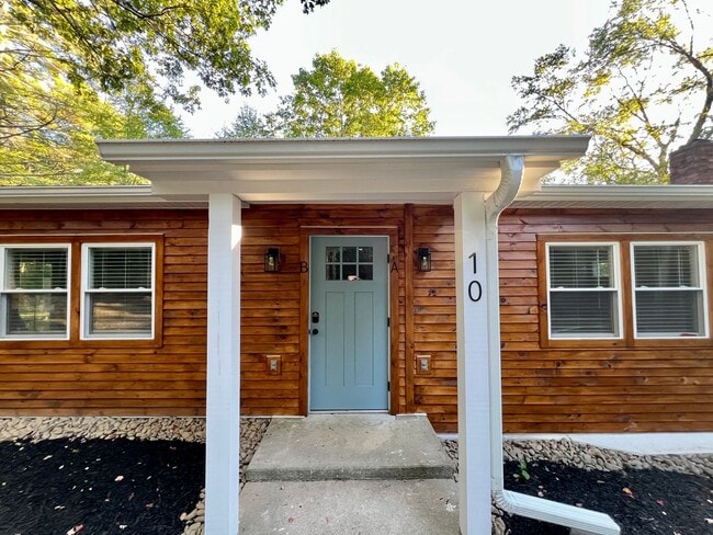 Building Photo - Multi-Family Unit Apt B