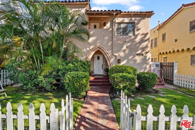 Photo - 1142 S Clark Dr Unidad 3