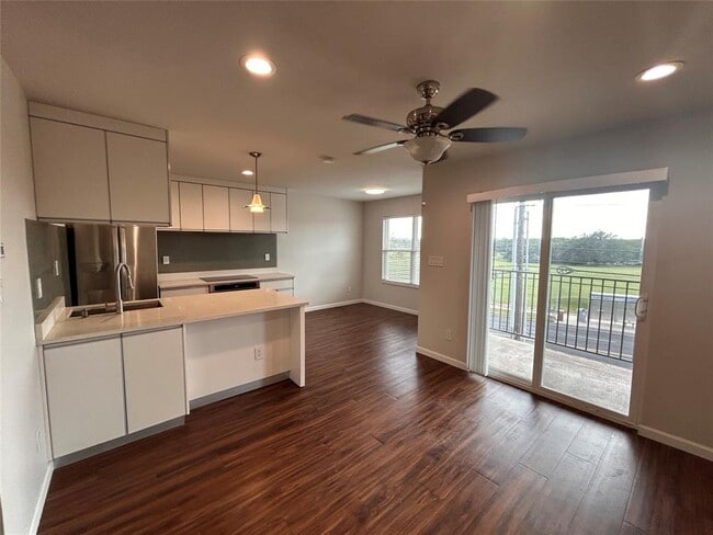 Photo - 901 E 40th St Apartment Unit 203