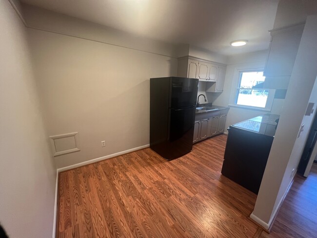 Table Space Kitchen - 13707 Old National Pike Unit APT C