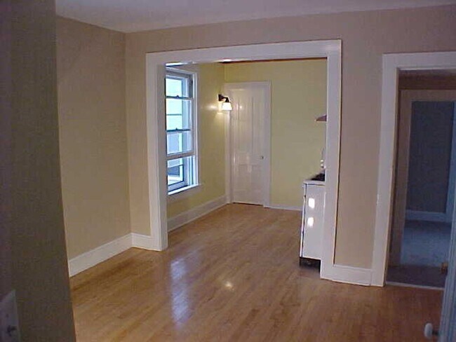 Photo - 215 E Mifflin St Unit 2