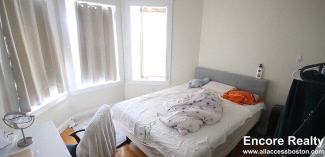 Building Photo - 84 Fenway Unit 53