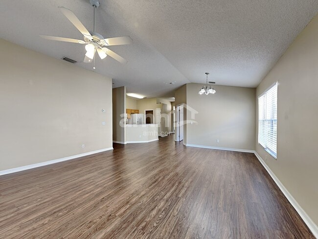 Photo - 554 Sedgewood Cir