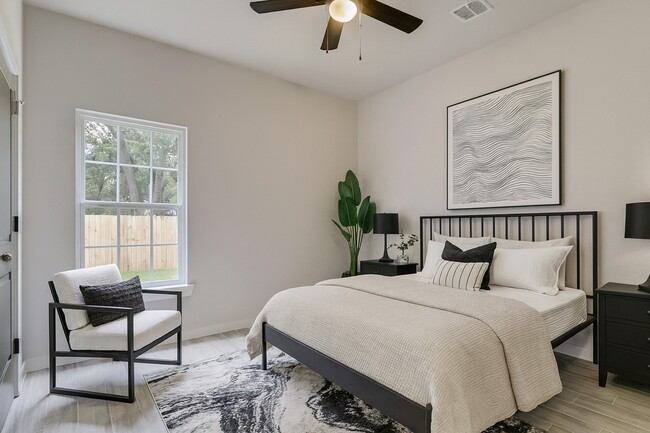 Photo - 4425 Clover St