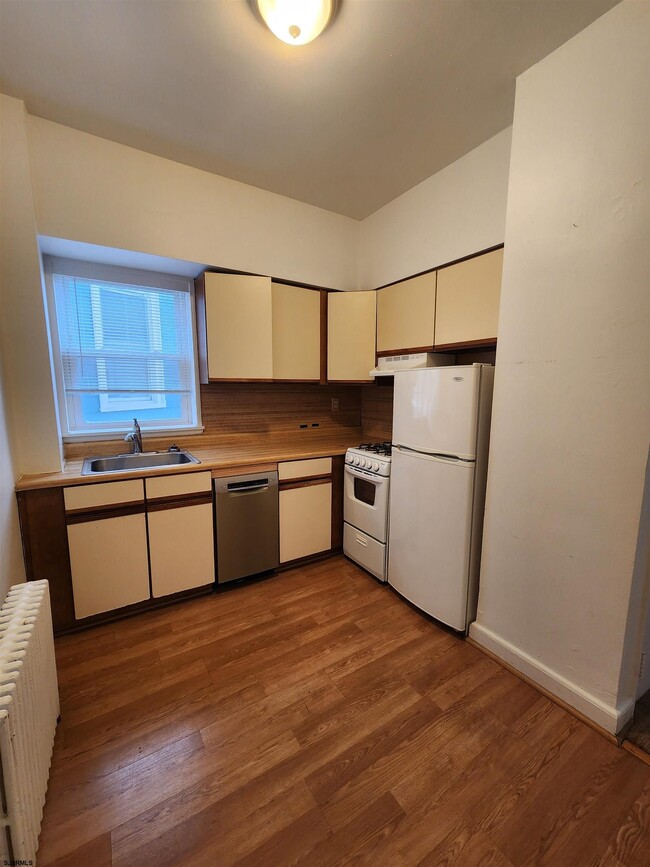 Photo - 19 S Weymouth Ave Unit 2B